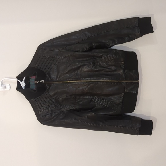 Danier Leather Jacket Womens - Picture 3 of 4